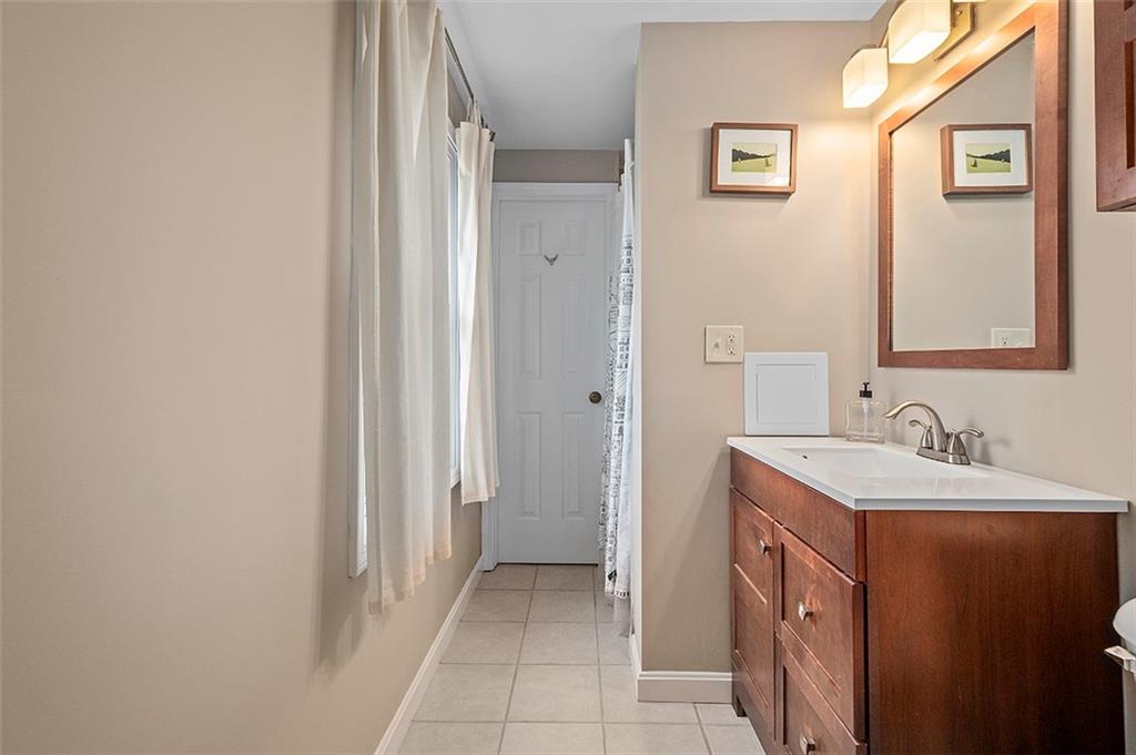 1550 Hastings Mill Road Pittsburgh, PA 15241 - Photo 15 of 25 a bathroom with a sink a toilet and mirror