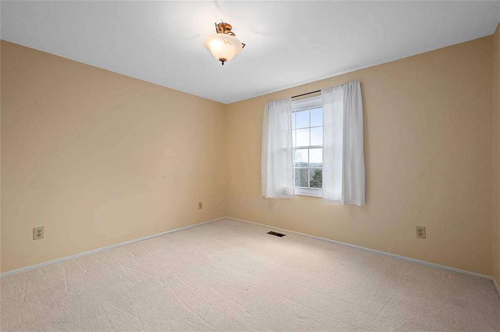 1550 Hastings Mill Road Pittsburgh, PA 15241 - Photo 20 of 25 an empty room with a window