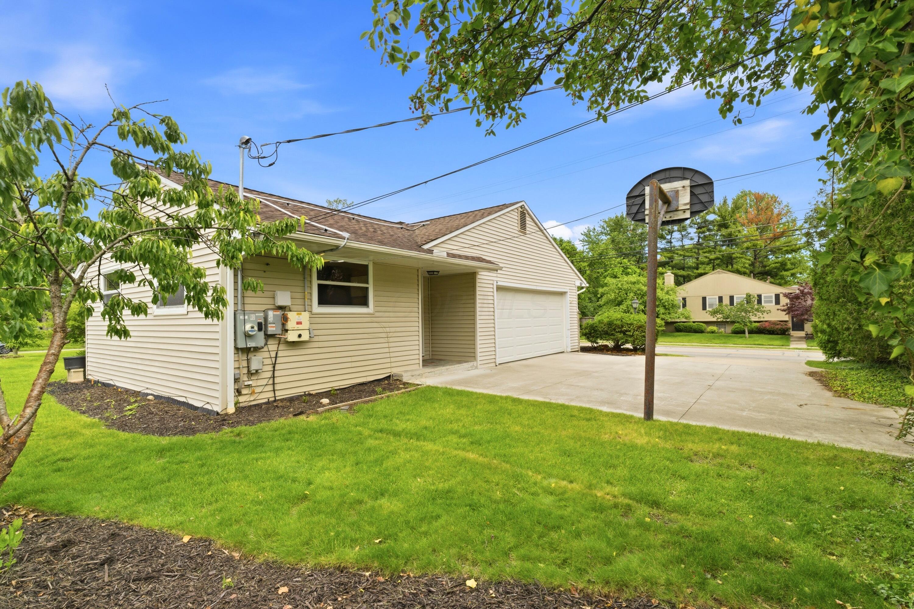 1461 Ridgeview Road Columbus, OH 43221 - Photo 42 of 48 Large Corner Lot