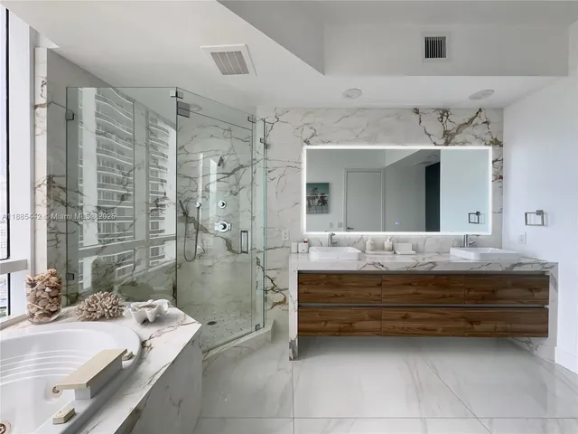 $15,000 | 15901 Collins Avenue, Unit 2406, Sunny Isles Beach, FL 33160