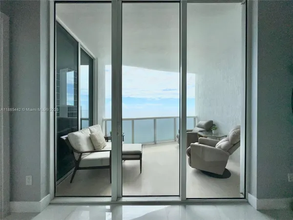 $15,000 | 15901 Collins Avenue, Unit 2406, Sunny Isles Beach, FL 33160