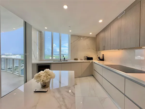 $15,000 | 15901 Collins Avenue, Unit 2406, Sunny Isles Beach, FL 33160