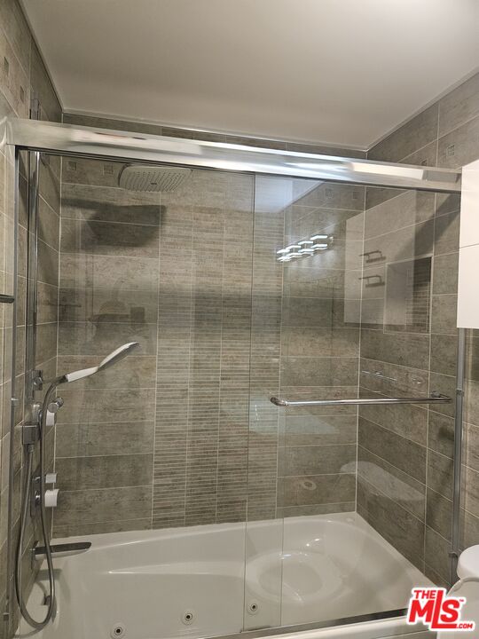 1880 Veteran Avenue, Unit 107 Los Angeles, CA 90025 - Photo 17 of 26 a bathroom with a shower and a bathtub