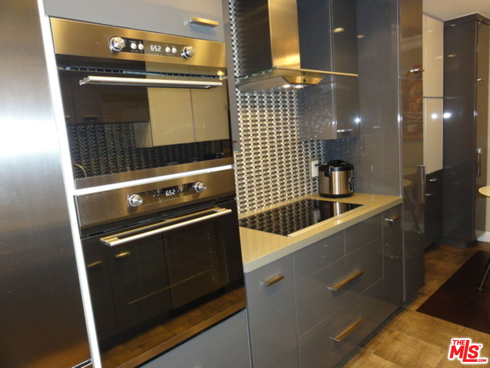 1880 Veteran Avenue, Unit 107 Los Angeles, CA 90025 - Photo 9 of 26 a view of washer and dryer