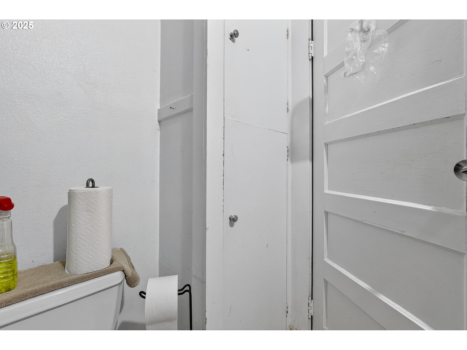 6404 Northeast 10th Avenue Portland, OR 97211 - Photo 22 of 31 a view of an empty room