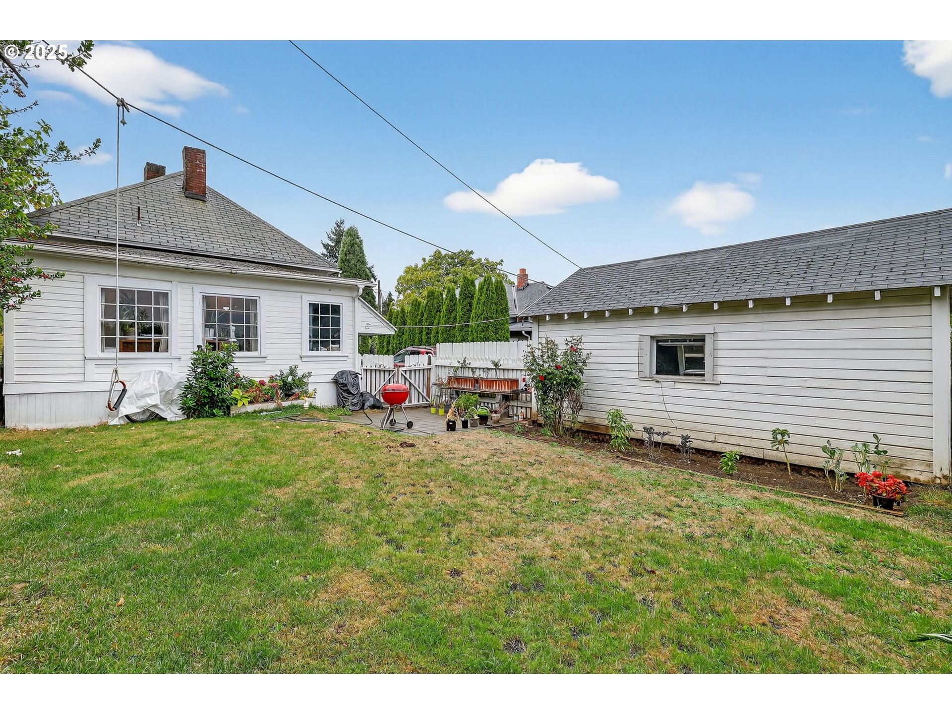 6404 Northeast 10th Avenue Portland, OR 97211 - Photo 26 of 31 a backyard of a house with table and chairs