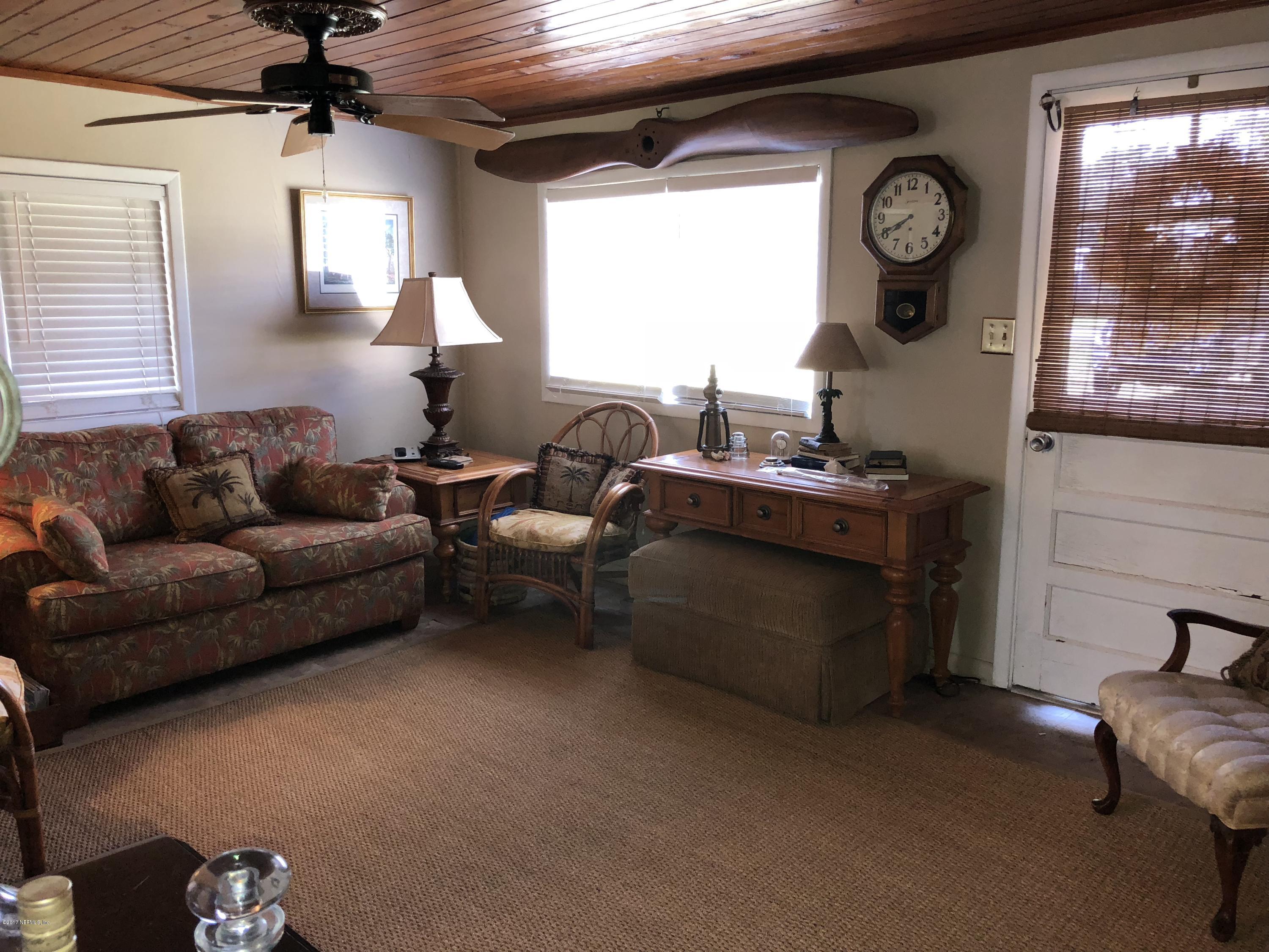 126 Riverside Avenue Satsuma, FL 32189 - Photo 3 of 22 Livingroom