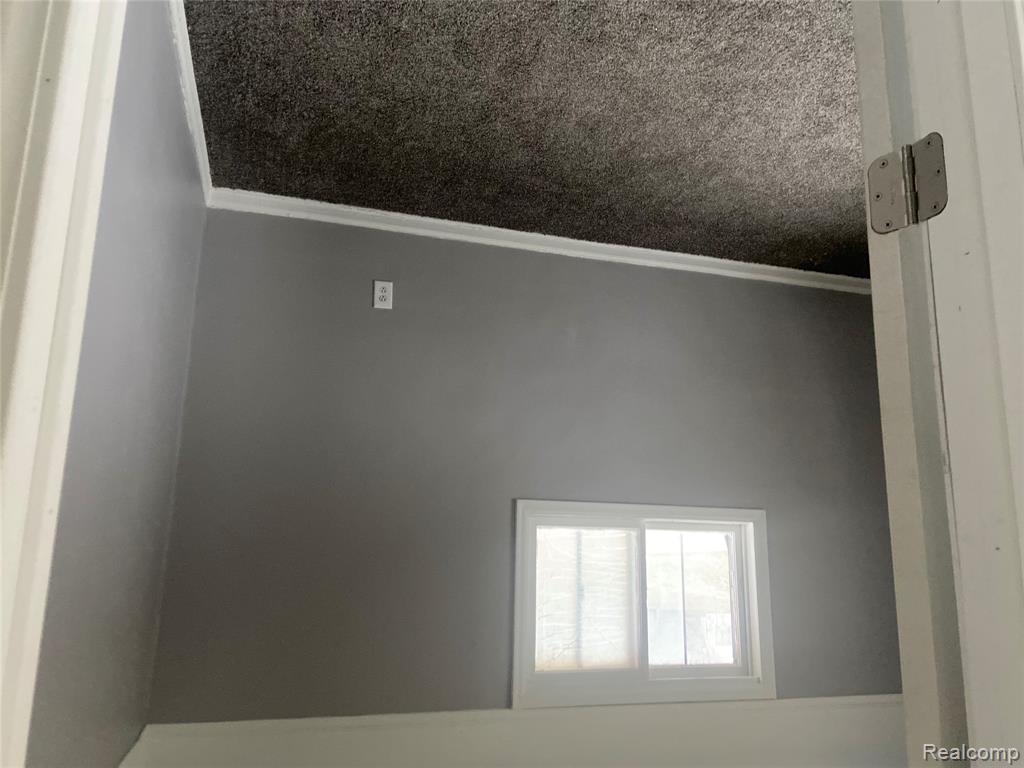 2064 Lavelle Road Flint, MI 48504 - Photo 8 of 16
