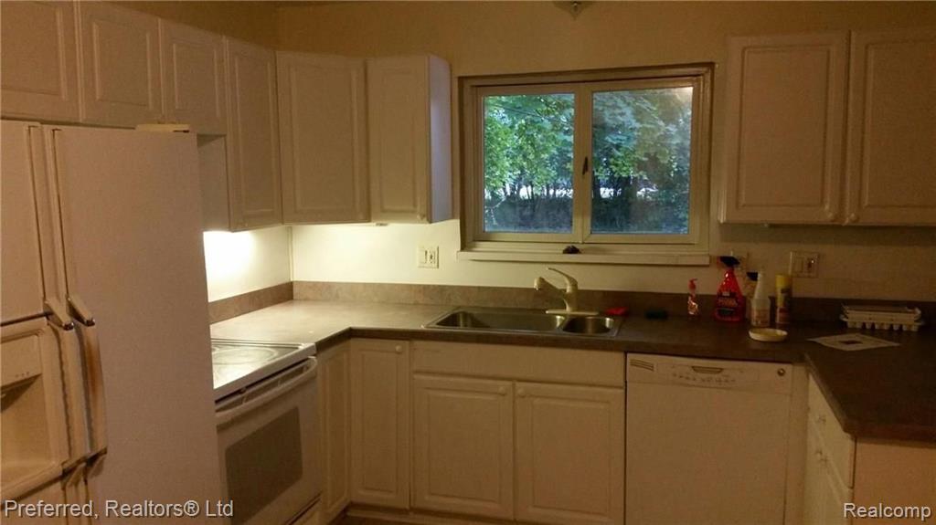 31869 West 13 Mile Road Farmington Hills, MI 48334 - Photo 7 of 12
