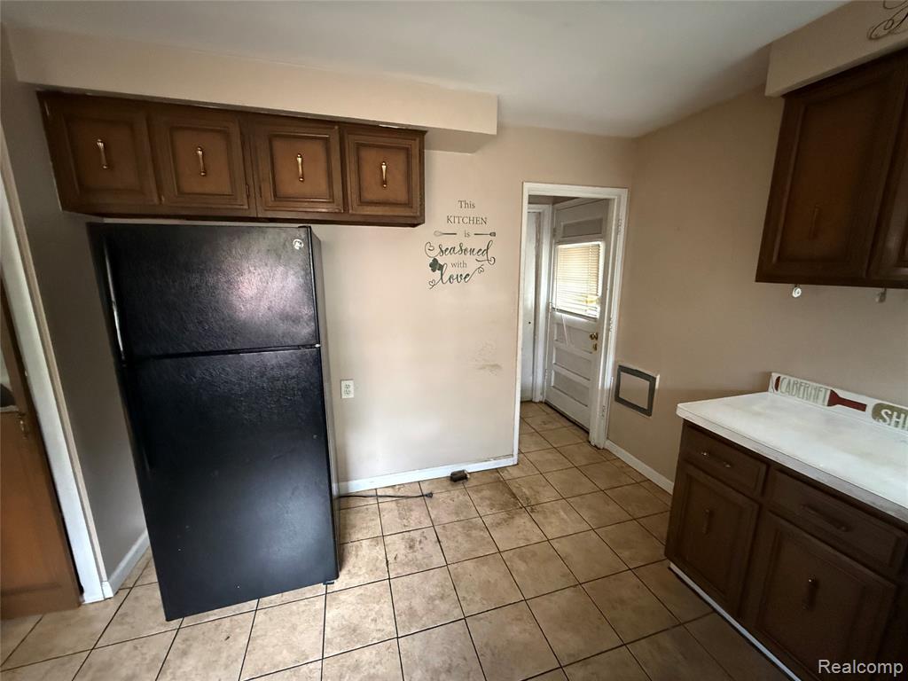 26745 Dover Redford, MI 48239 - Photo 6 of 12