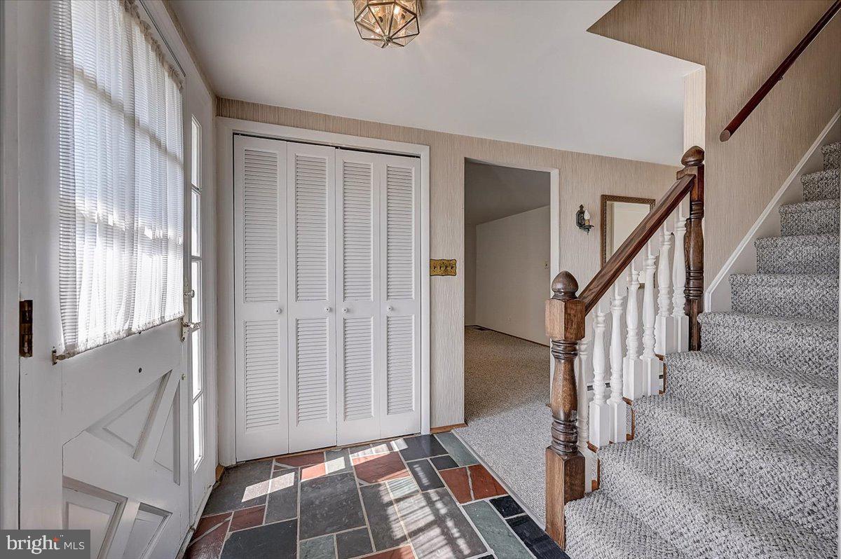 316 Evergreen Road Horsham, PA 19044 - Photo 11 of 68 Foyer.