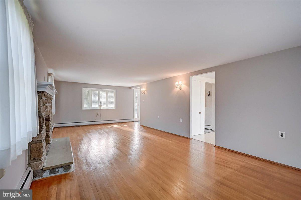 316 Evergreen Road Horsham, PA 19044 - Photo 13 of 68 Living Room to Right of Foyer.