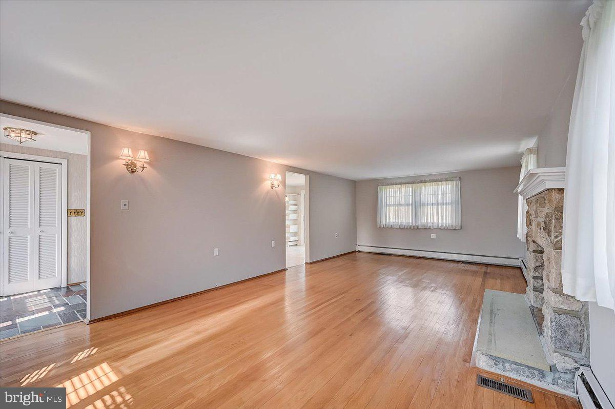 316 Evergreen Road Horsham, PA 19044 - Photo 14 of 68 Living Room to Right of Foyer.