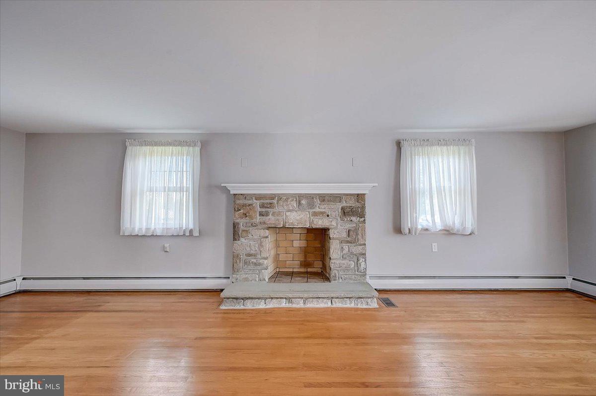316 Evergreen Road Horsham, PA 19044 - Photo 15 of 68 Living Room to Right of Foyer.