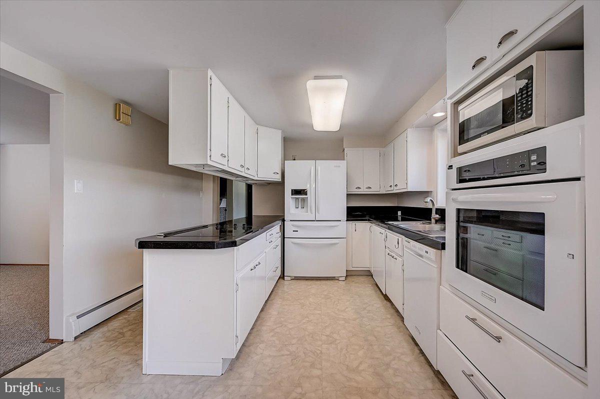 316 Evergreen Road Horsham, PA 19044 - Photo 21 of 68 Kitchen.