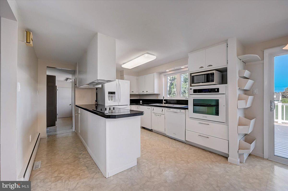 316 Evergreen Road Horsham, PA 19044 - Photo 22 of 68 Kitchen.
