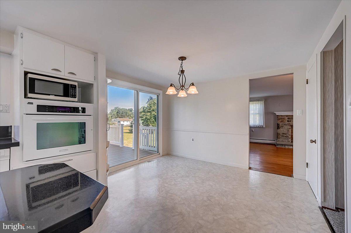 316 Evergreen Road Horsham, PA 19044 - Photo 26 of 68 Kitchen / Breakfast Room.