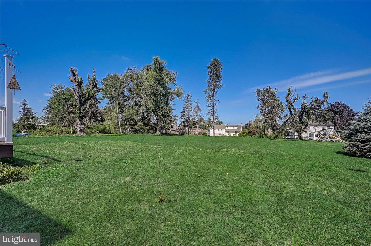 Massive Rear Yard.