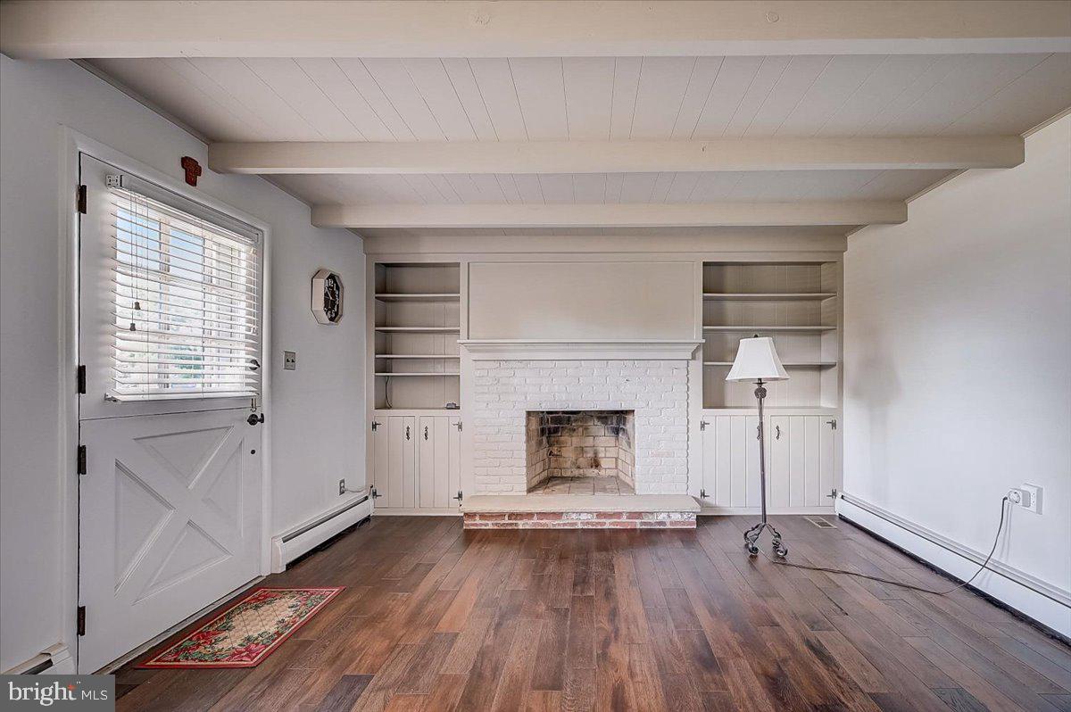 Family Room / Den / TV Room.