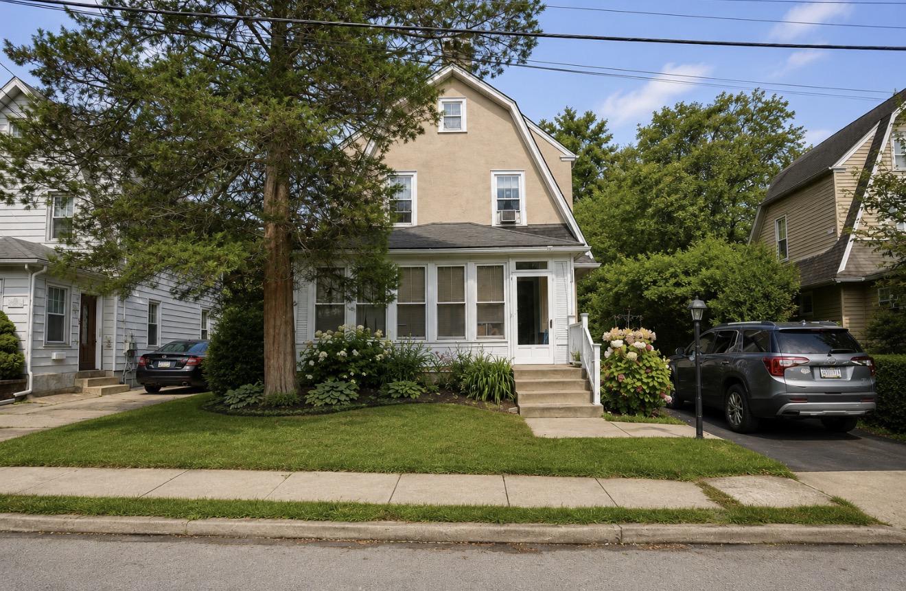 2009 Laurel Road Havertown, PA 19083 - Photo 18 of 20 Click on photo to see spacing.