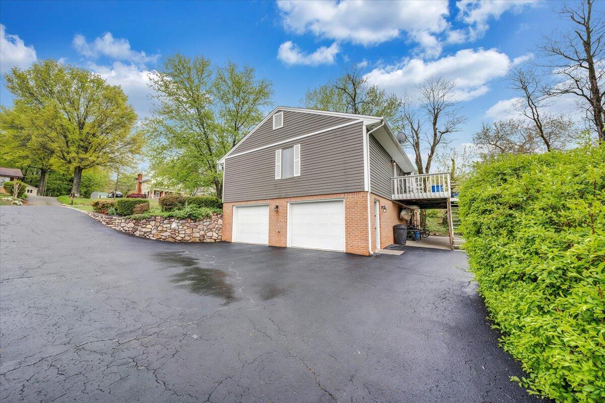 114 Apple Tree Road Roanoke, VA 24019 - Photo 38 of 43 33-MIB03992