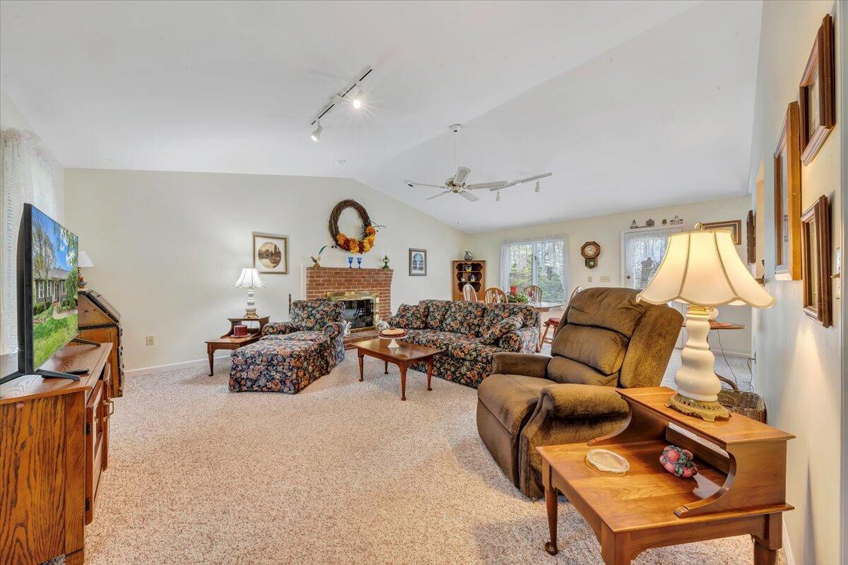 114 Apple Tree Road Roanoke, VA 24019 - Photo 8 of 43 03-MIB03893