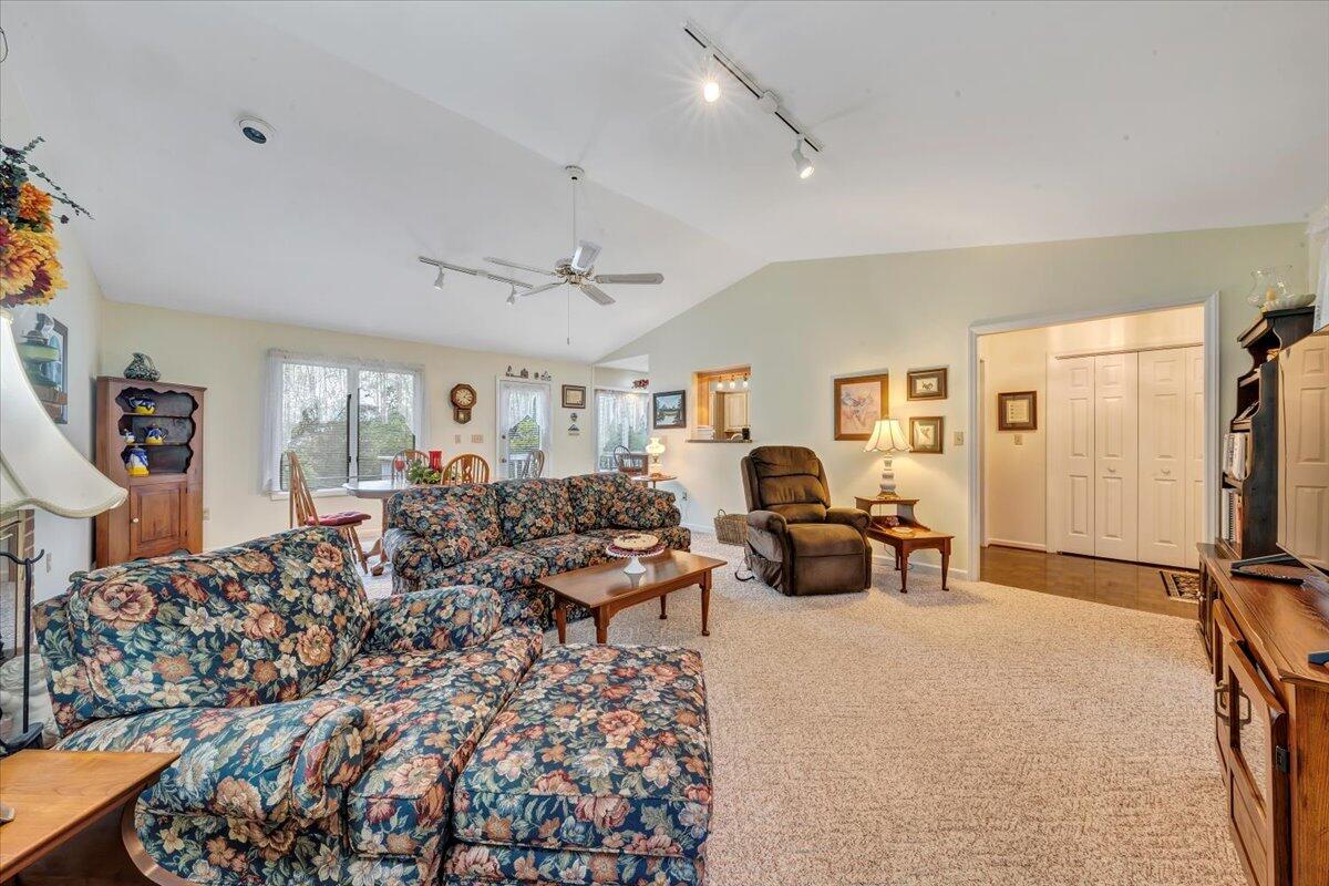 114 Apple Tree Road Roanoke, VA 24019 - Photo 9 of 43 04-MIB03896