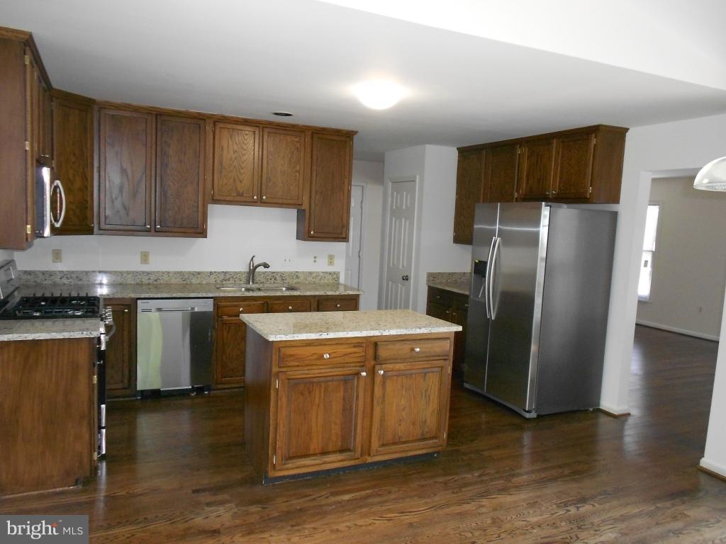 8905 Emory Grove Road Gaithersburg, MD 20877 - Photo 5 of 19 Interior (General)