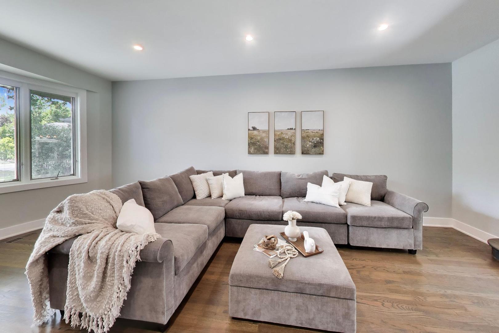 1052 Rolling Pass Glenview, IL 60025 - Photo 3 of 26