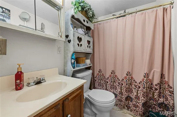 $210,000 | 400 St Rose Drive, Godfrey, IL 62035
