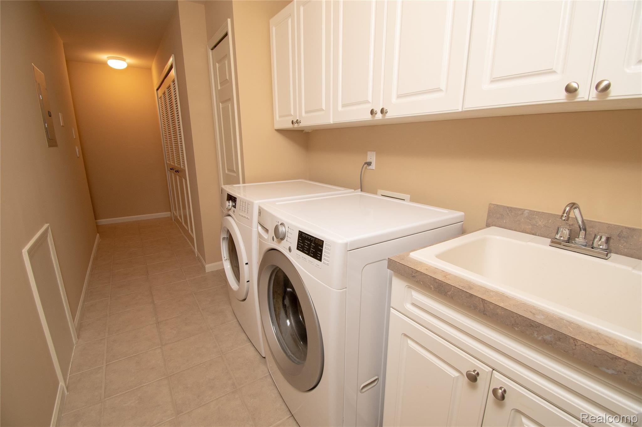 3580 Tremonte Circle, Unit 277 Rochester, MI 48306 - Photo 14 of 48 Laundry Room.jpg
