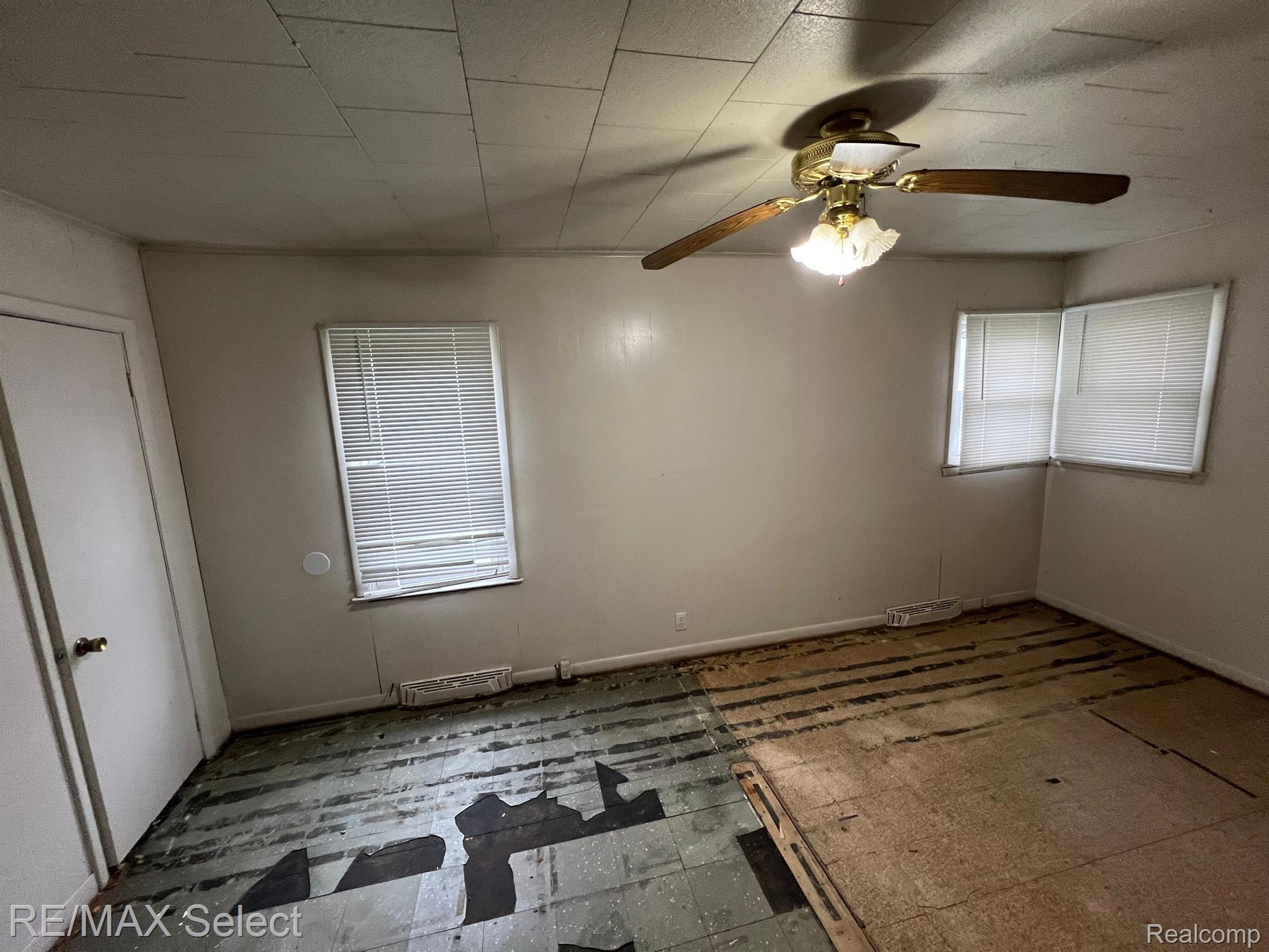802 West Atherton Road Flint, MI 48507 - Photo 14 of 15 Gallery Image 14