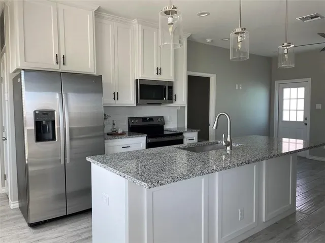 $1,850 | 14202 Marina Drive, Corpus Christi, TX 78418