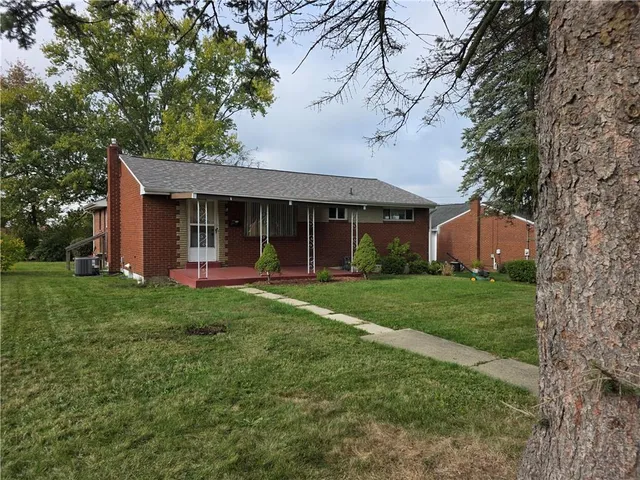 a view of a house with yard and tree s