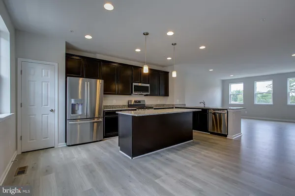 $3,800 | 14217 Travilah Road, Rockville, MD 20850