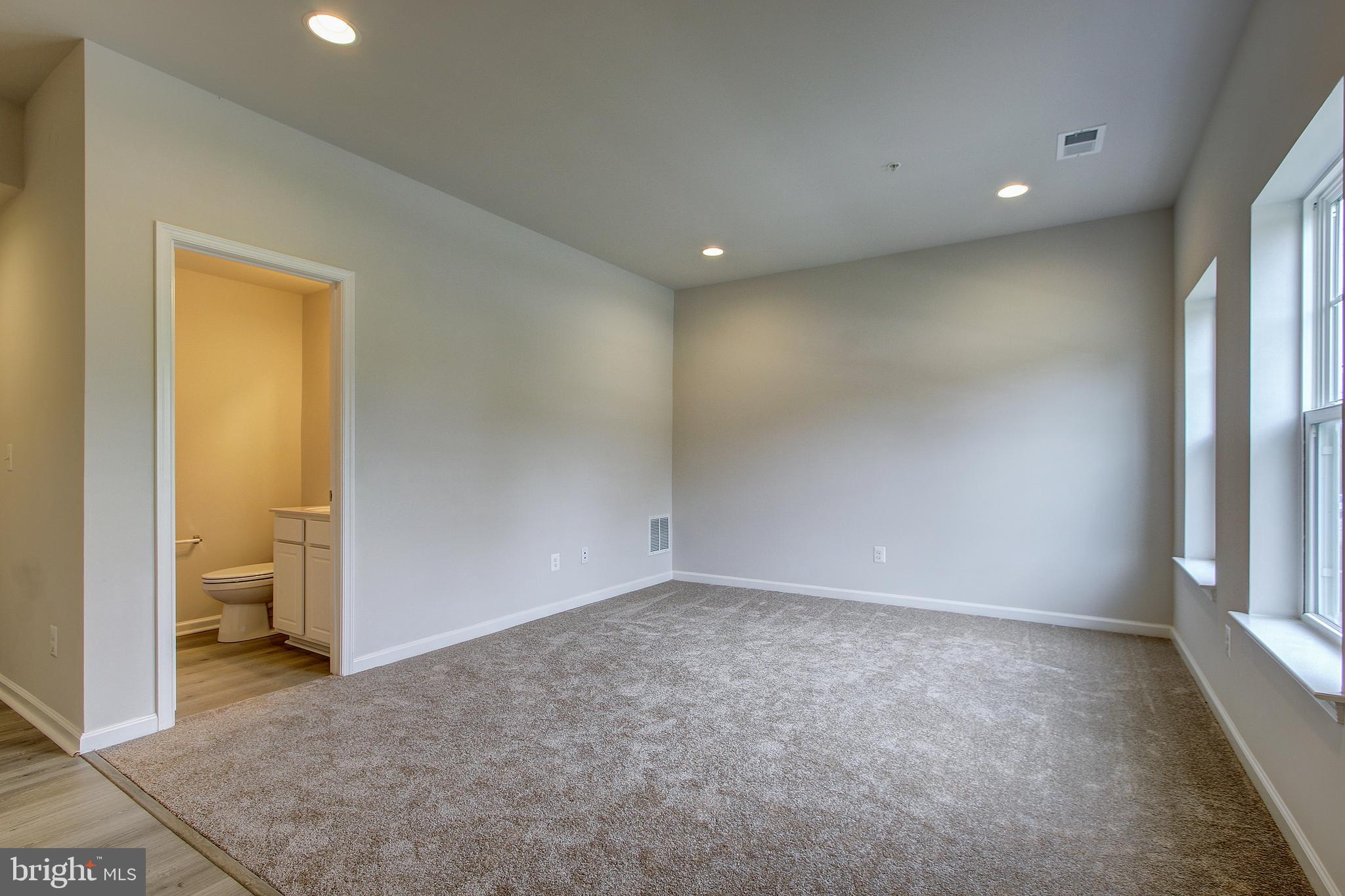 14217 Travilah Road Rockville, MD 20850 - Photo 5 of 48