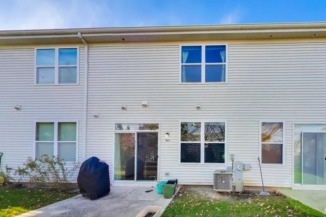 $225,000 | 1325 Remington Drive, Unit 3, Volo, IL 60020
