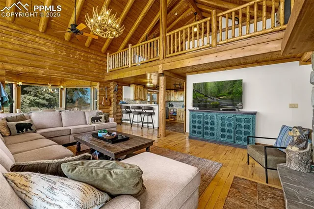 a kitchen that has a lot of cabinets in it