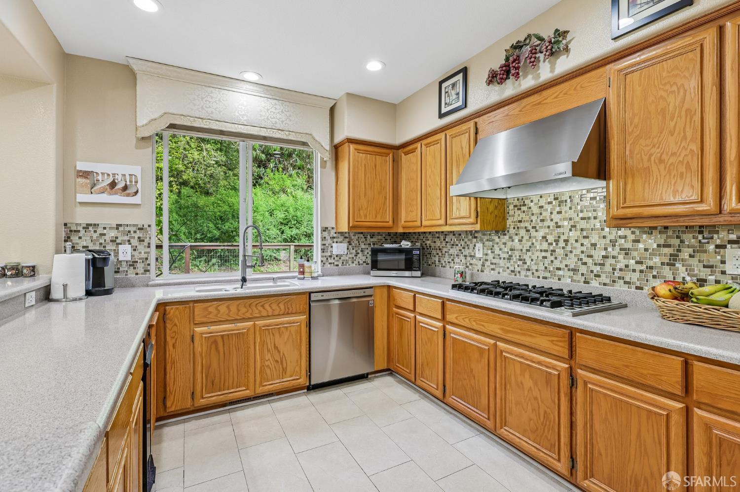 356 View Point Court Pacifica, CA 94044 - Photo 14 of 41