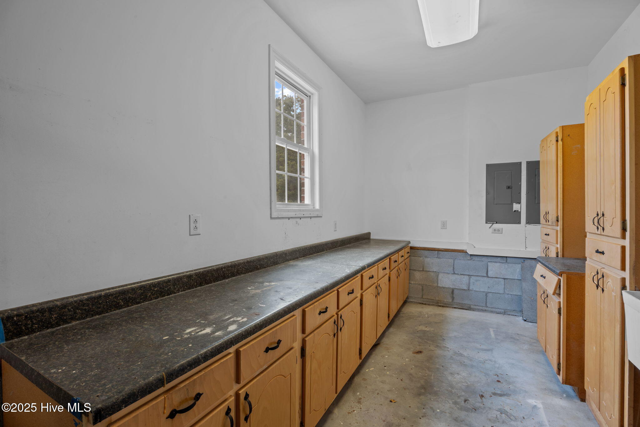 108 Friburg Road New Bern, NC 28562 - Photo 35 of 50 workshop/craft area in garage