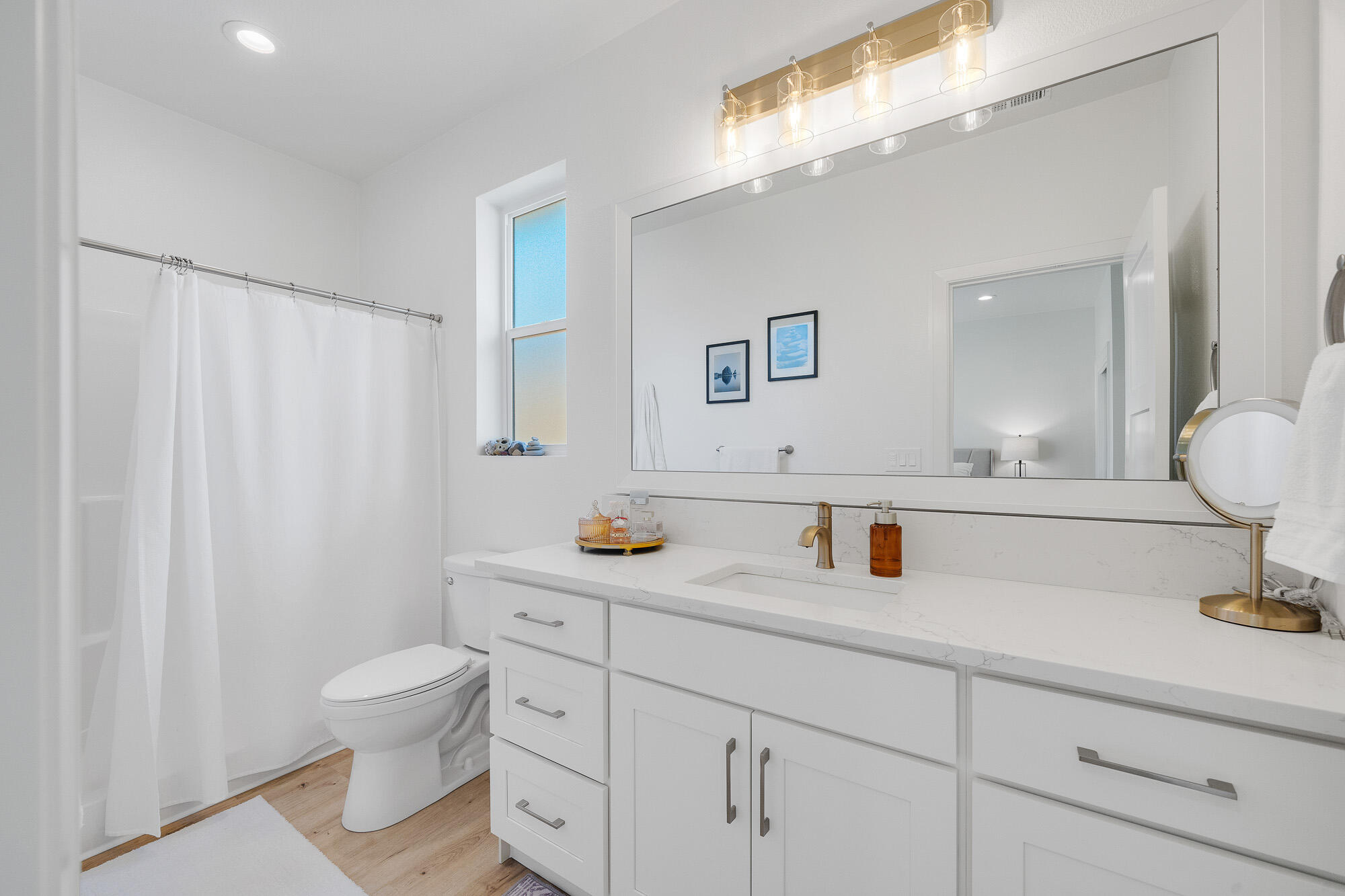 4515 Moondancer Lane Tillamook, OR 97141 - Photo 12 of 25 Bathroom