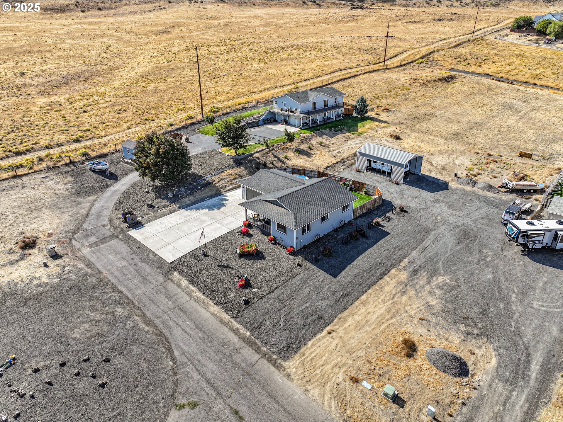 1275 Wright Road Arlington, OR 97812 - Photo 2 of 34 a view of a terrace with wooden floor