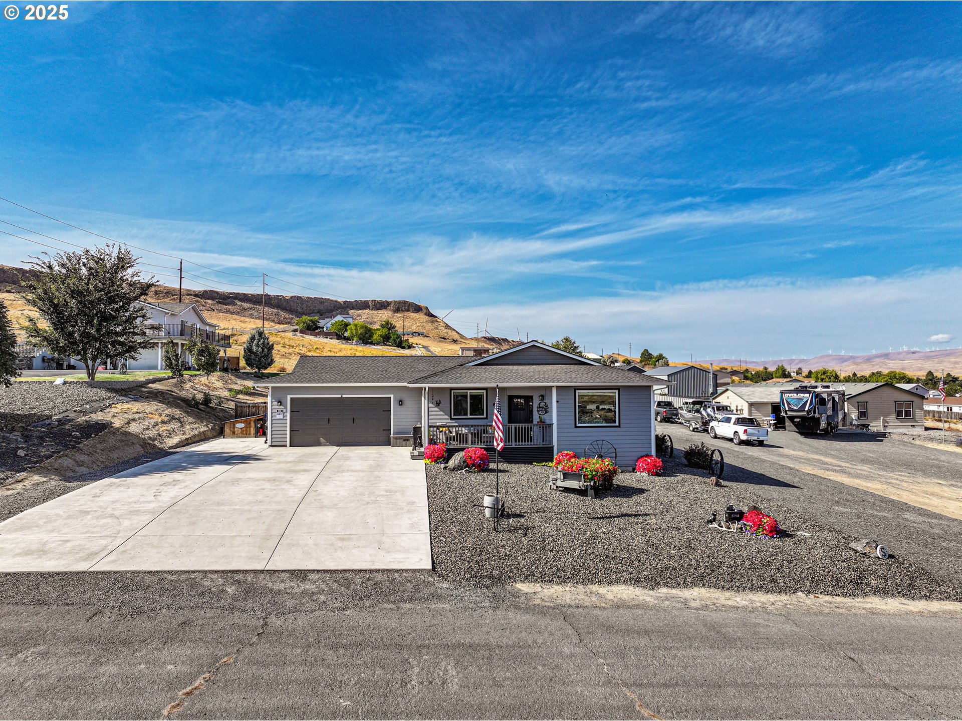 1275 Wright Road Arlington, OR 97812 - Photo 33 of 34 an outdoor space with furniture and buildings