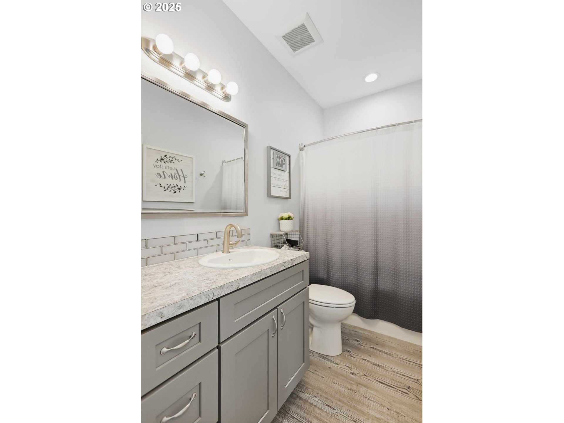 1275 Wright Road Arlington, OR 97812 - Photo 10 of 34 a bathroom with a toilet a sink and mirror
