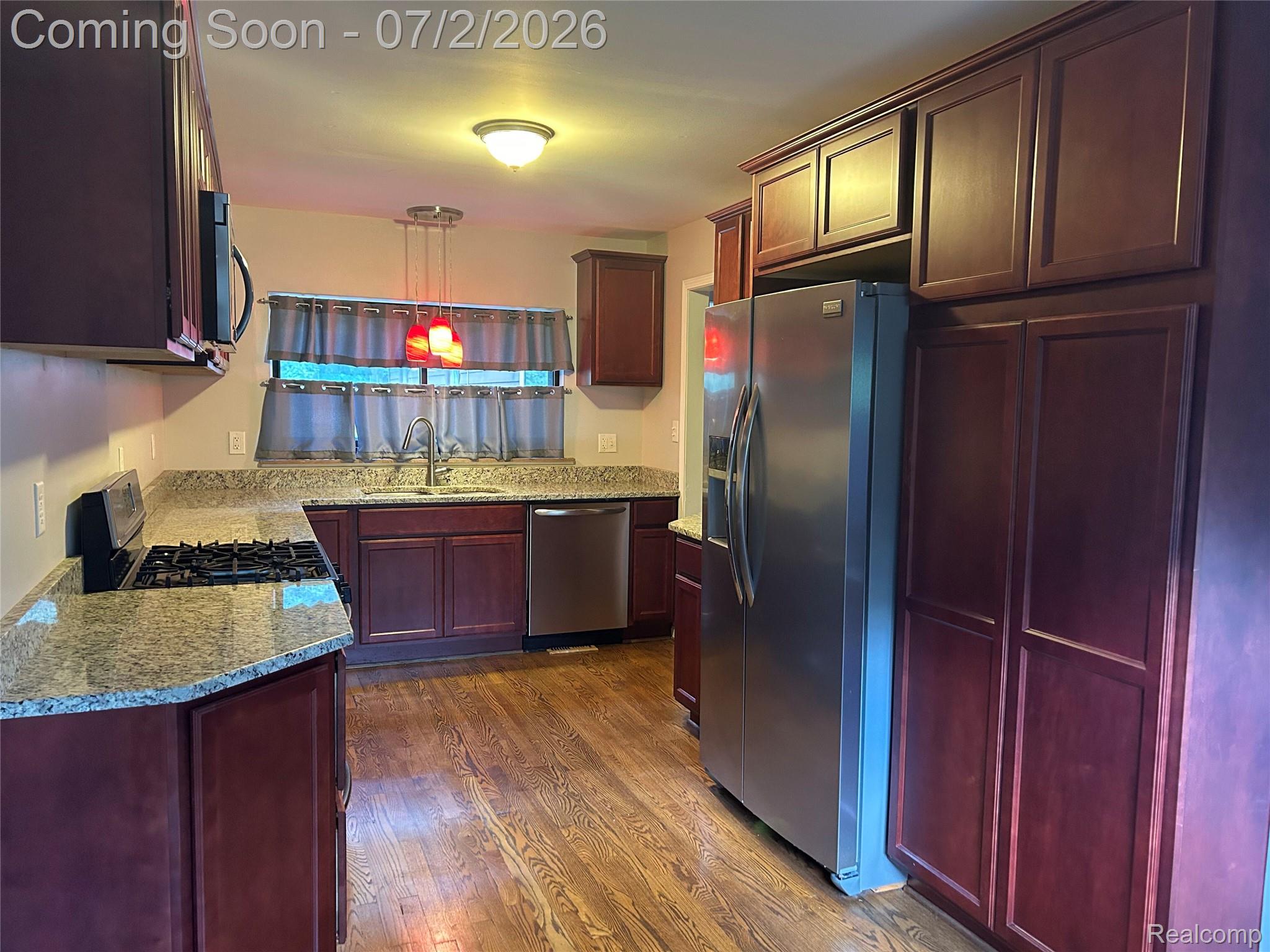 16080 Merriman Road Livonia, MI 48154 - Photo 2 of 37 IMG_7210.jpeg