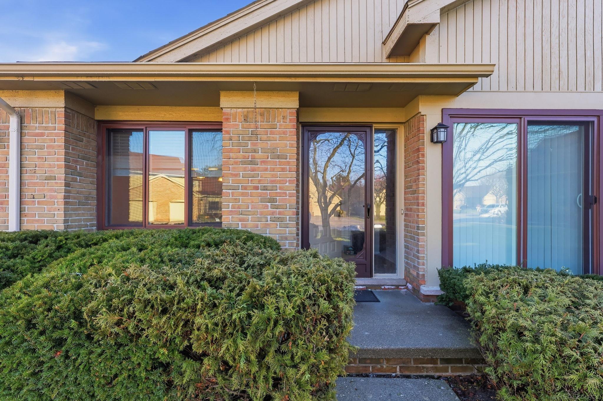 521 Tennyson Rochester Hills, MI 48307 - Photo 8 of 22