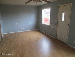 502 South Hennessy Road Yakima, WA 98908 - Photo 8 of 17 an empty room with a window