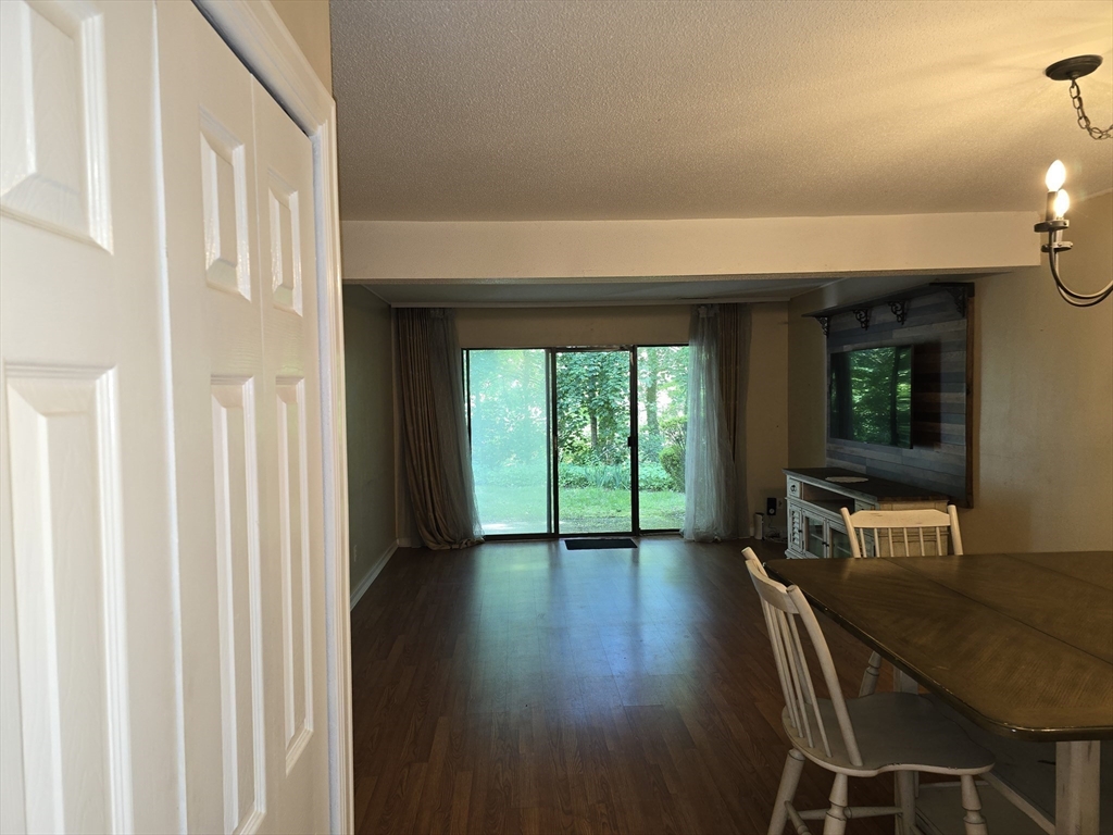 555 Russell Road, Unit J65 Westfield, MA 01085 - Photo 6 of 20