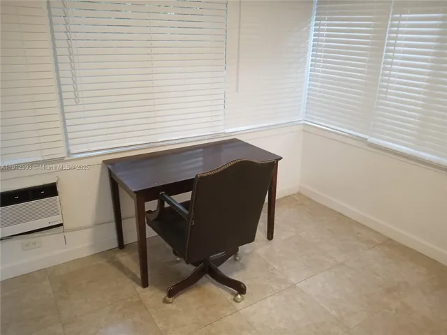 a view of entryway with furniture