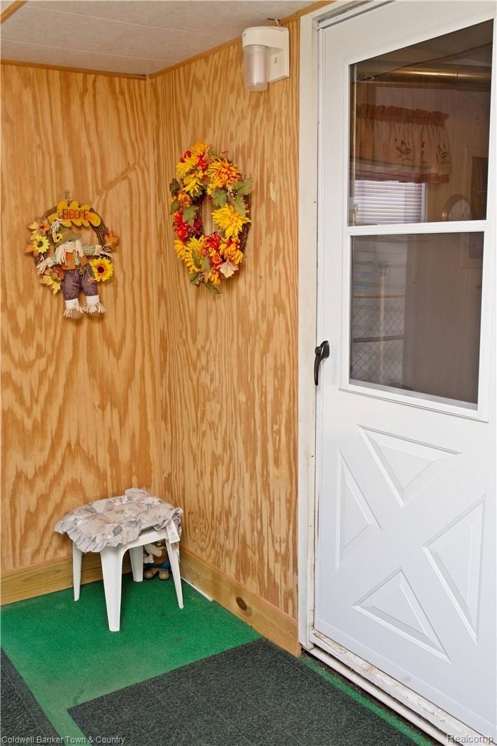 4323 Marcus Road Waterford, MI 48329 - Photo 20 of 36 IMG_4236.JPG